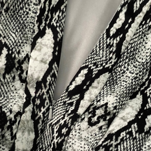 Vince Camuto Abstract Print Dress with Pockets Size 6 - Picture 8 of 14